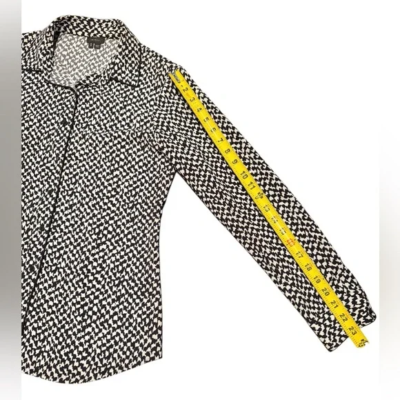 Theory Black and White Houndstooth Blouse Women’s Size Medium - Picture 9 of 9